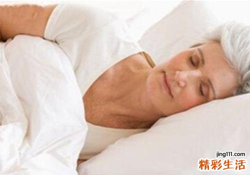 老年人手抖是怎么回事
