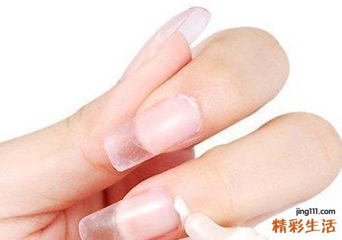 指甲容易断裂是什么原因