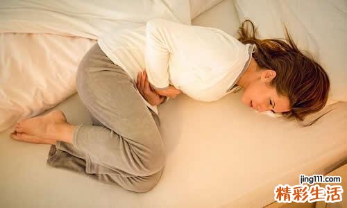 小腹胀痛月经迟迟不来怎么回事