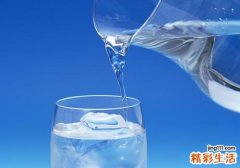喝冰水肚子疼是怎么回事 喝冰水肚子疼怎么办
