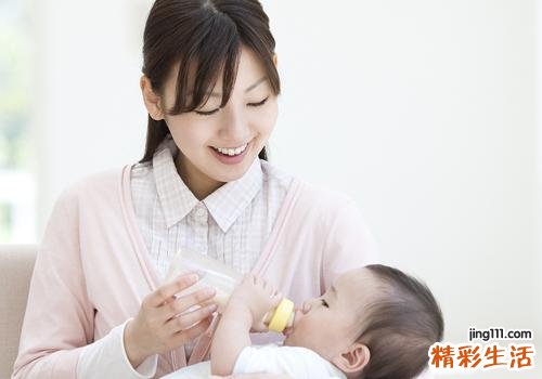宝宝出生9天老是打嗝怎么回事 教你5招针对病因治打嗝！