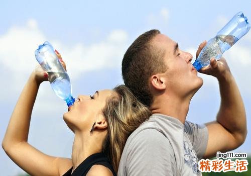 吃坏肚子可以喝藿香正气水么 吃坏肚子恶心呕吐妙招