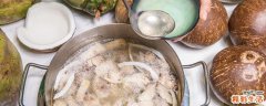 椰子煲鸡功效与作用 椰子煲汤用老椰子还是嫩椰子