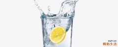 柠檬泡水用热水还是冷水 痛风长期喝柠檬水好吗