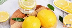泡鲜柠檬水没有苦味的小窍门 喝柠檬水不能晒太阳是真的吗