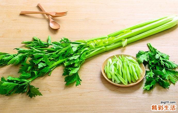 吃芹菜降血糖吗 降低血糖吃哪些食物有用