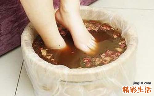 秋天用什么泡脚好 入秋开始泡泡脚