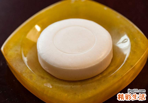 荨麻疹可以用硫磺皂洗澡吗 用硫磺皂不如药浴配方效果好！