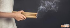 艾灸耳朵的排毒反应 艾灸耳朵后为什么出水