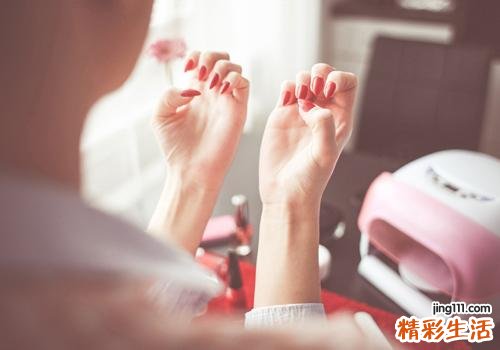 指甲容易断裂是缺什么 指甲容易断裂怎么办