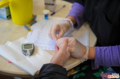 糖尿病患者该如何监测血糖 血糖仪器的正确使用方法