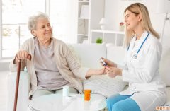 如何预防足溃疡？