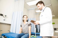 眼底出血、白内障，我该怎么办？