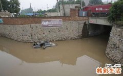 暴雨、高温、车震？车内遇险如何逃生？