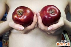 乳房一边大一边小正常吗？