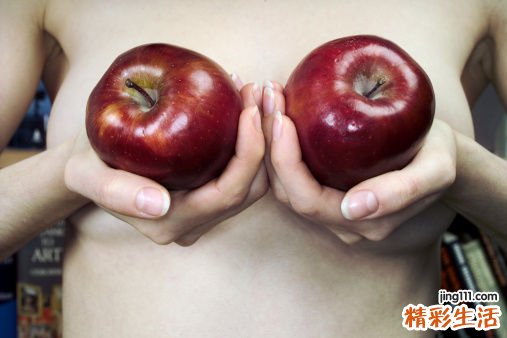 乳房一边大一边小正常吗?