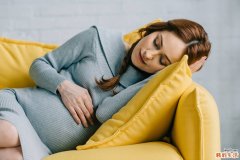 厦大教授:要惩罚不生孩子 将孩子与保障房和养老金挂钩