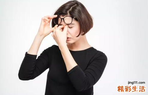 手机、电脑不停歇，小心眼睛“过劳死”，眼科医生：这3类人更需注意用眼健康