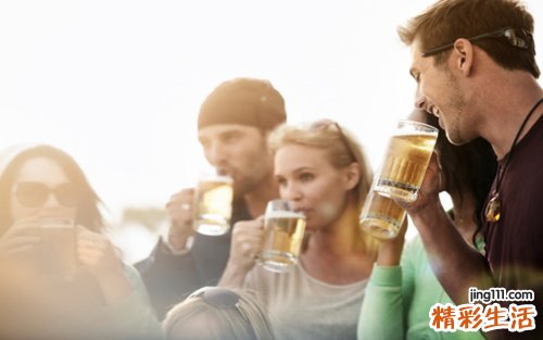 酒精致癌，你还会热情地劝人喝酒吗?