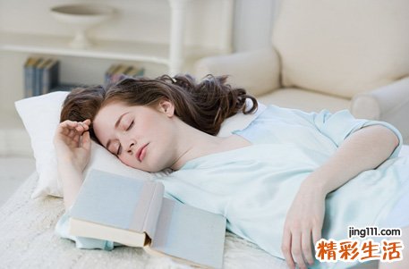 怎么睡最有益健康?平躺、趴着、蜷着还是侧着?
