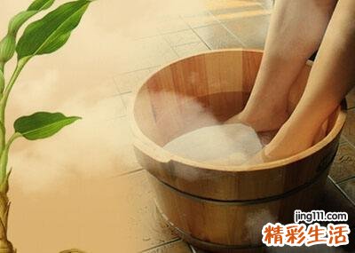 冬季泡脚 微微发汗最好