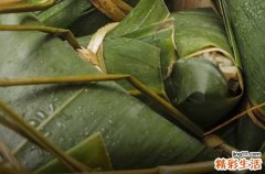 煮粽子的绳子掉色了粽子还能吃吗 粽子蒸着吃还是煮着吃