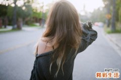 2 嘴唇周围长痘痘是怎么回事