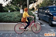 4 白领午睡保健 正确睡姿是关键