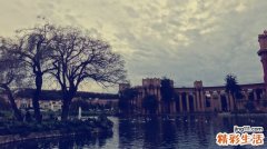 小儿扁脸关节脱位足异常综合征的症状，小儿扁脸关节脱位足异常综合征的早期症状，并发症