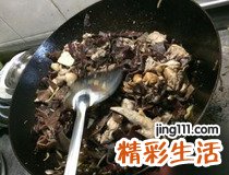 木耳炒鸡肉做法图解 8步做好简单美味木耳炒鸡肉