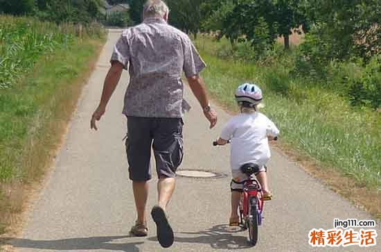 2024父亲节英文祝福语 用不同语言表孝心