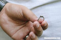 2024年情人節(jié)祝福語短信 我的唇印是愛的意符