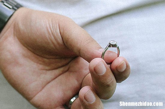 2024年情人節(jié)祝福語短信 我的唇印是愛的意符